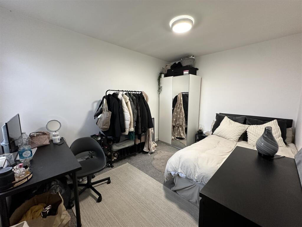 17eg.room3.JPG