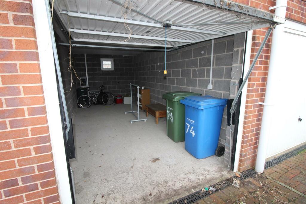 GARAGE/DRIVE