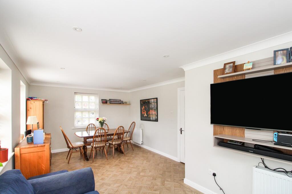 Lounge/Dining Room