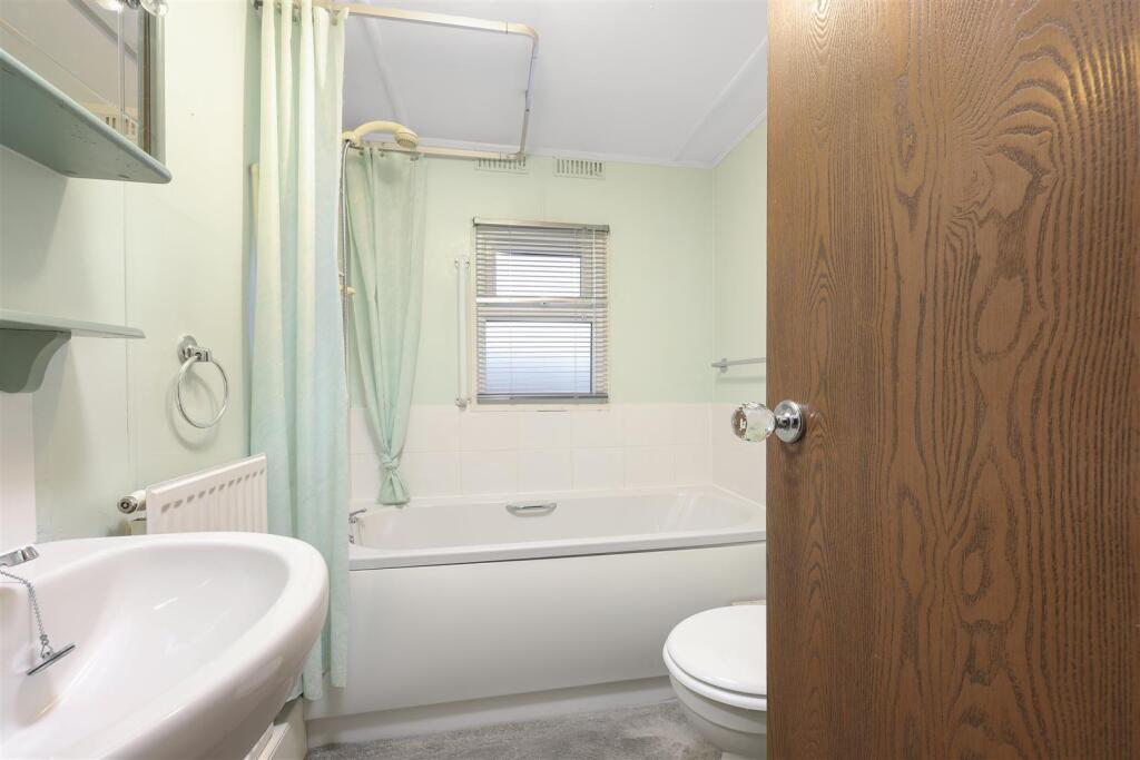 Bathroom.JPG