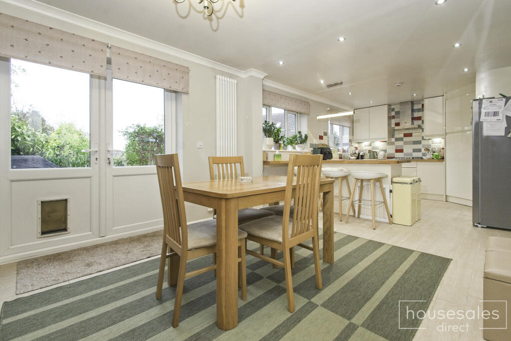 Kitchen/ Dining Room