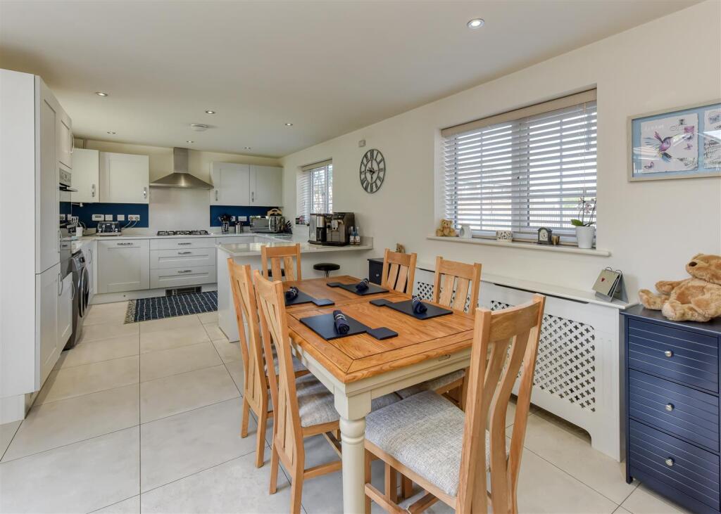 45 Sandy Lane-kitchen1.jpg