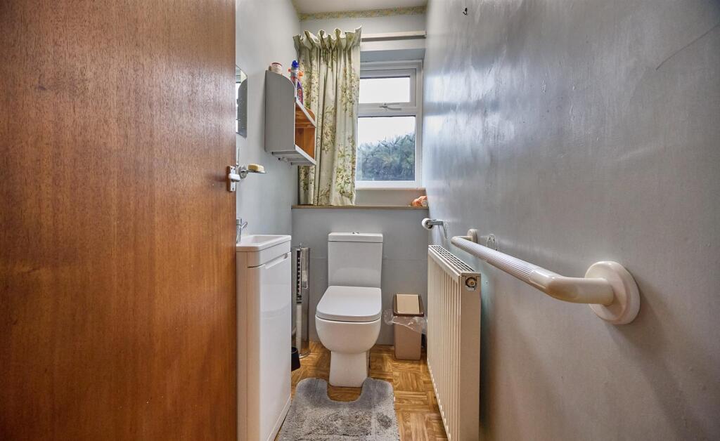 SEPARATE WC