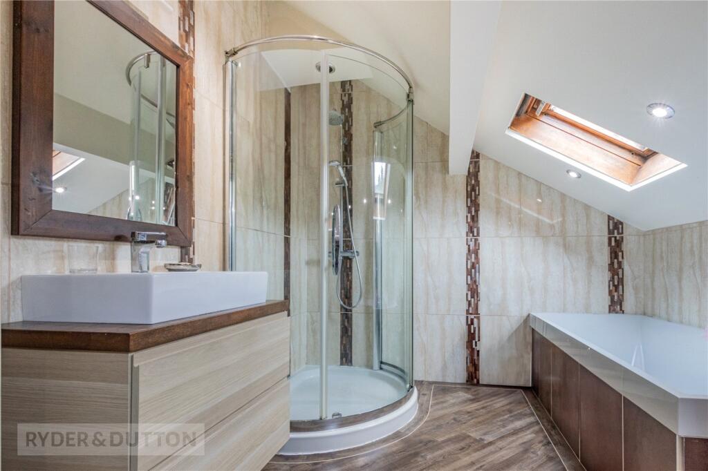 En-Suite Bathroom