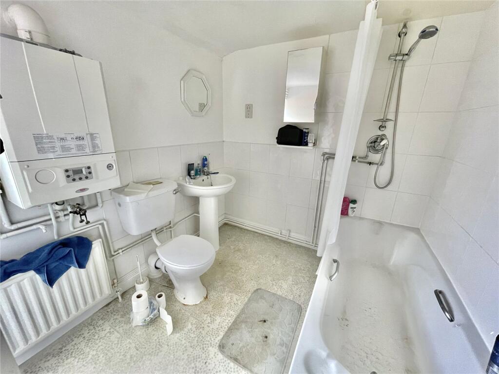 Flat 2 - Bathroom