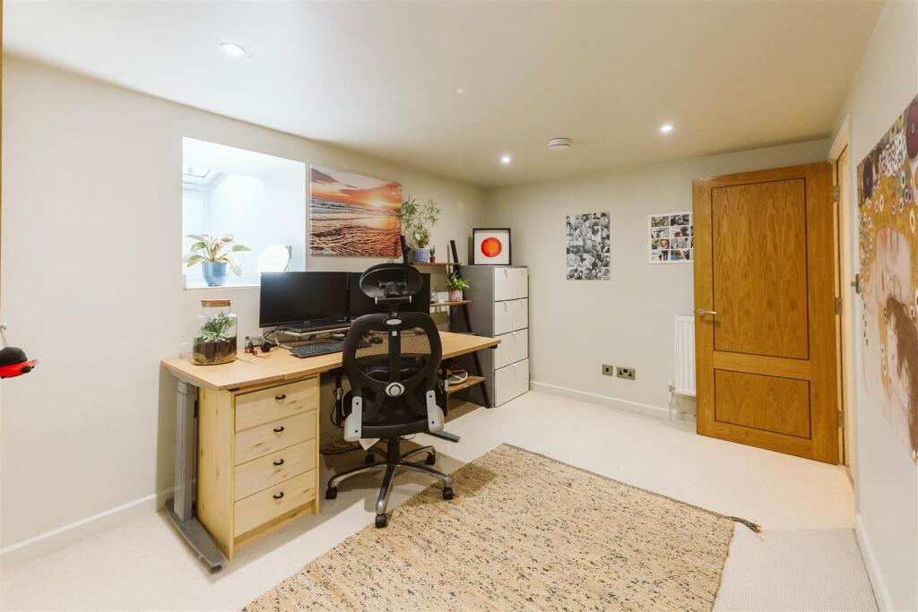 Bedroom/Study