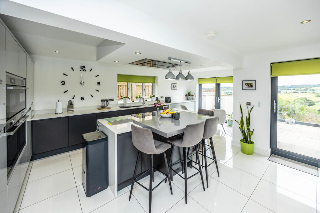 205FLDews-280525-...