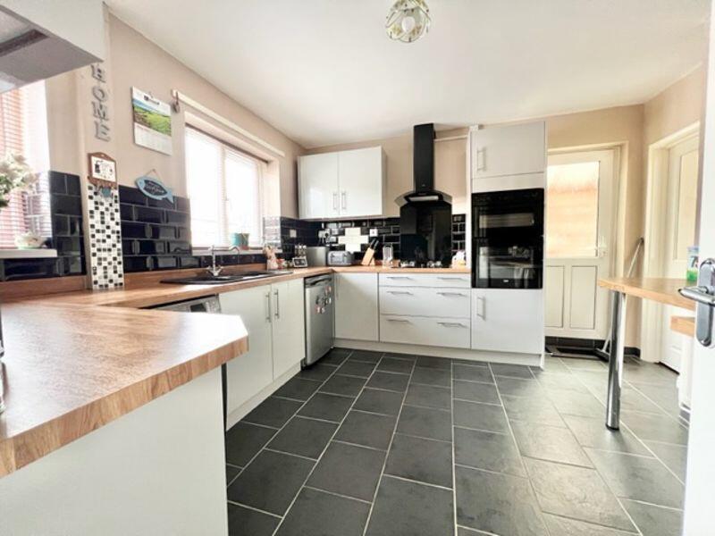 Kitchen breakfast room