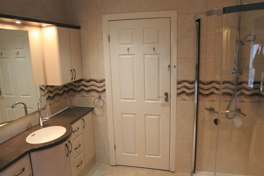 Bathroom 2.JPG