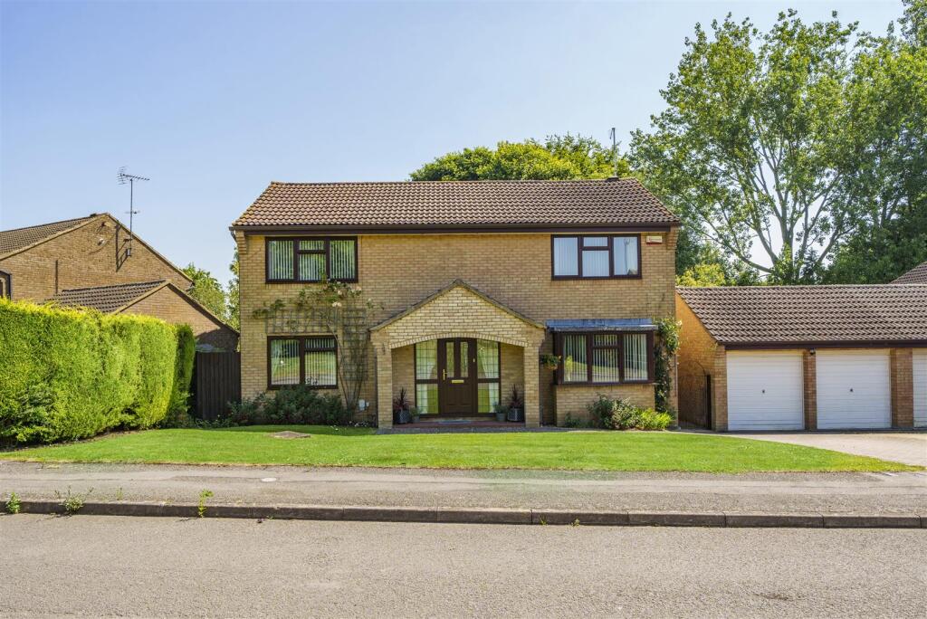 8 Dove Close, Towcester