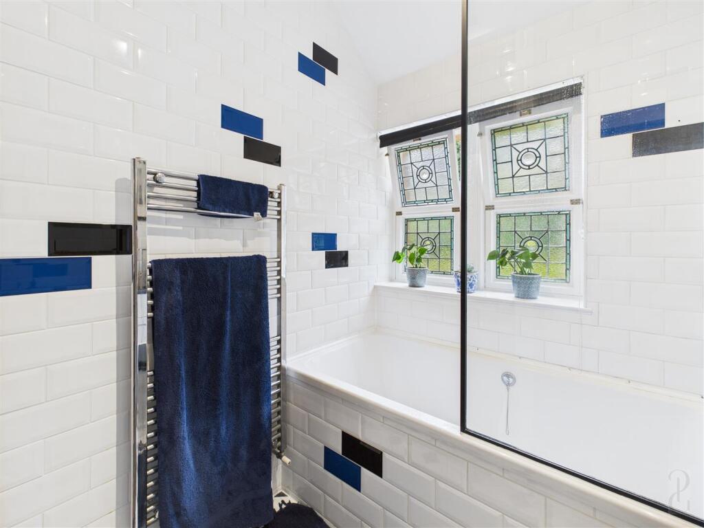 Bathroom 3.jpg
