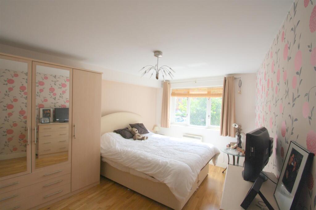 Bedroom 1 with en-suite.jpg
