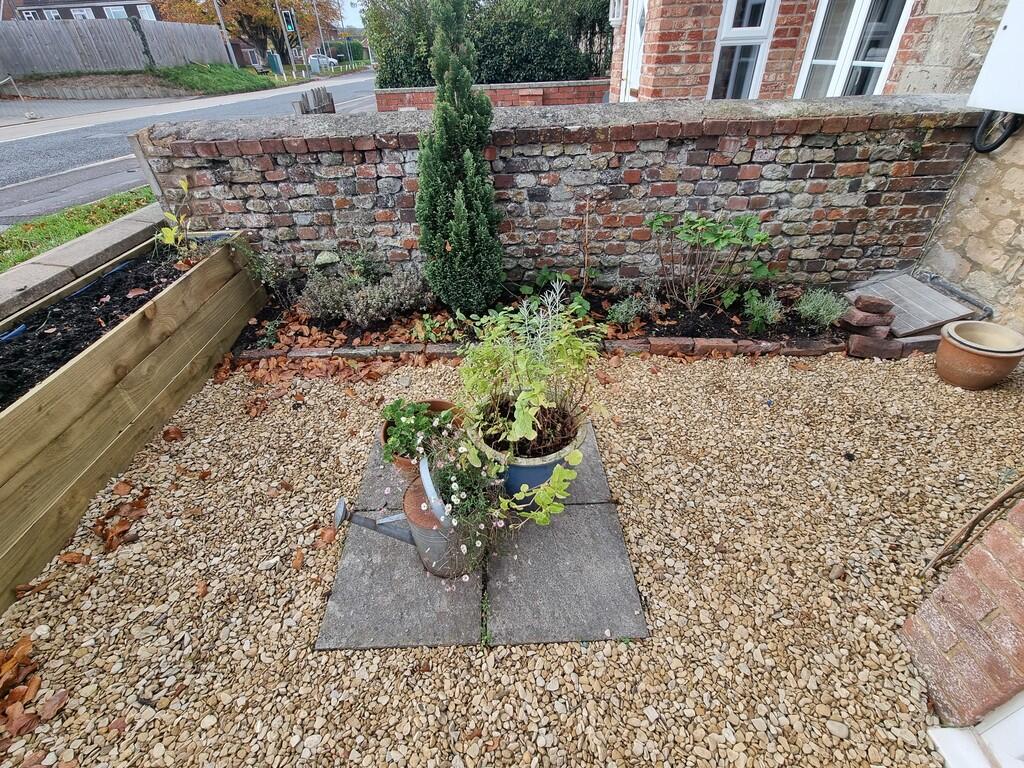 FRONT GARDEN