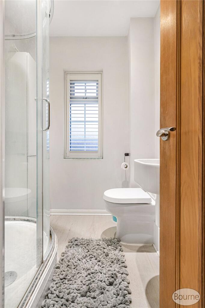 Chobham Road, Knaphill, Woking, Surrey, GU21