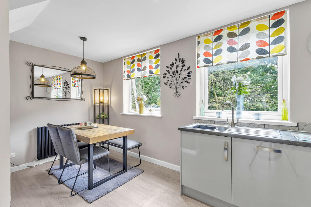 8 Shawclough Driv...