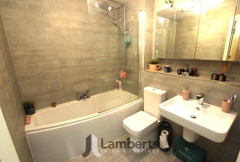 Family Bathroom 