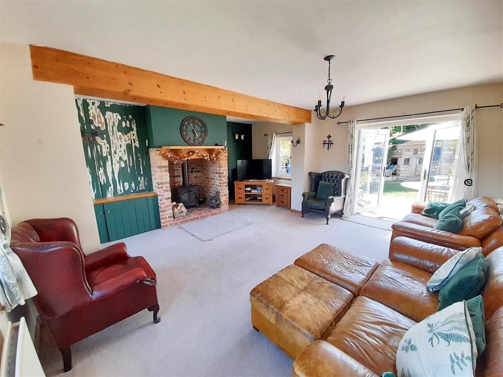 Living room 3 new.jpg