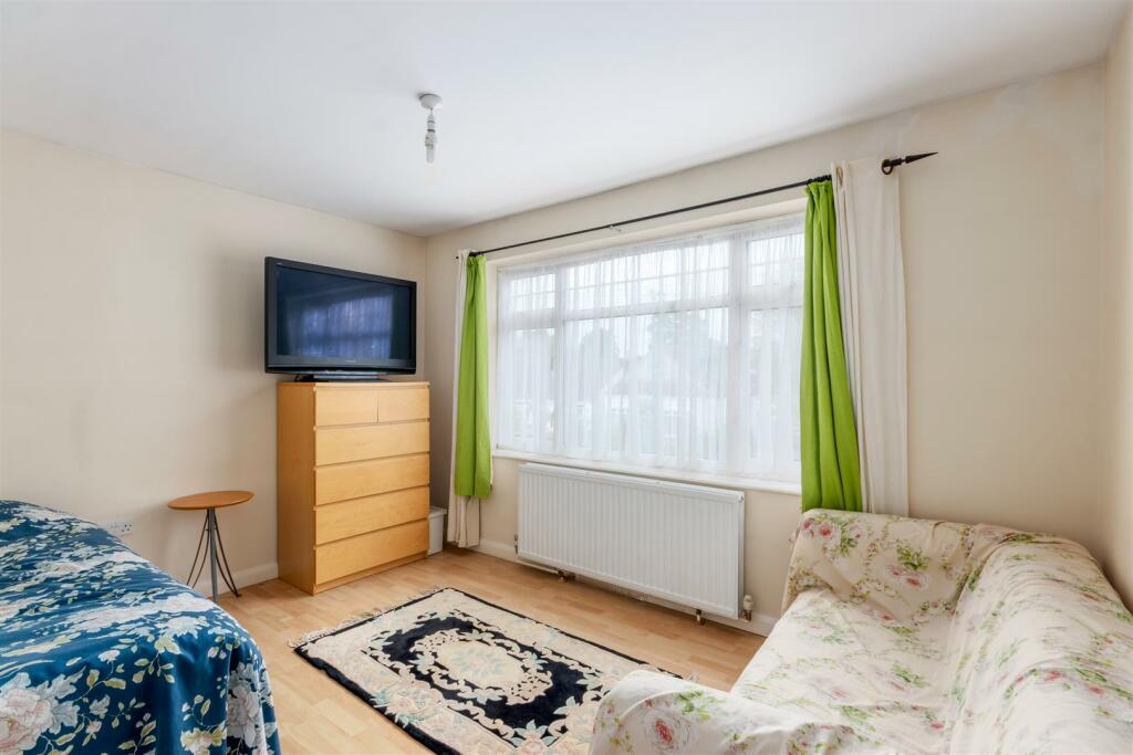 Milner Road  SM4 PH11 (13).jpg