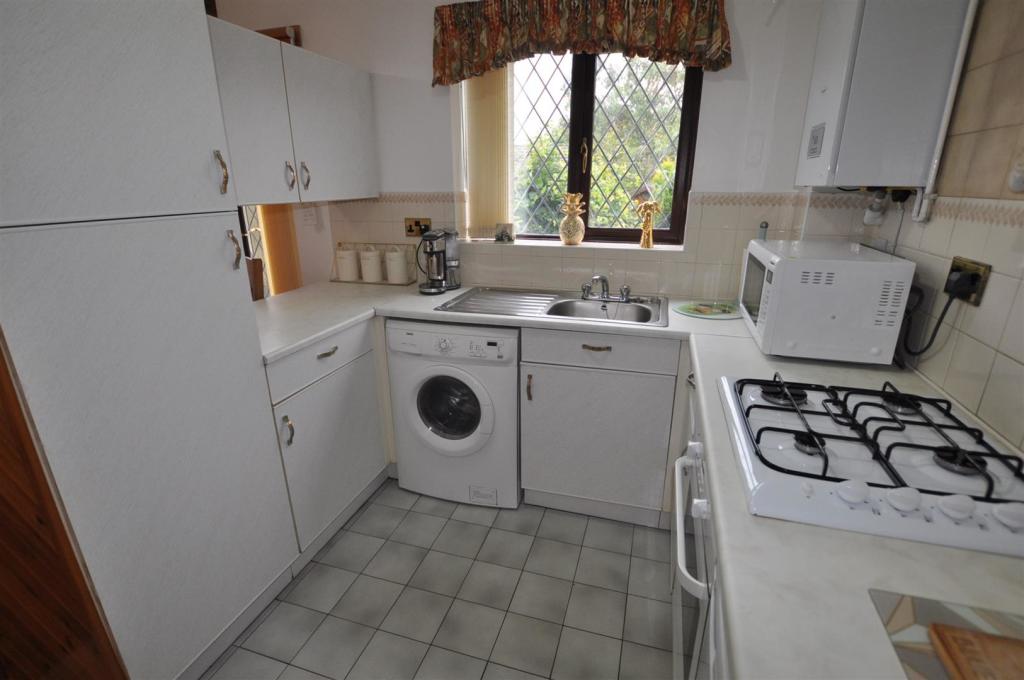 Kitchen1.JPG