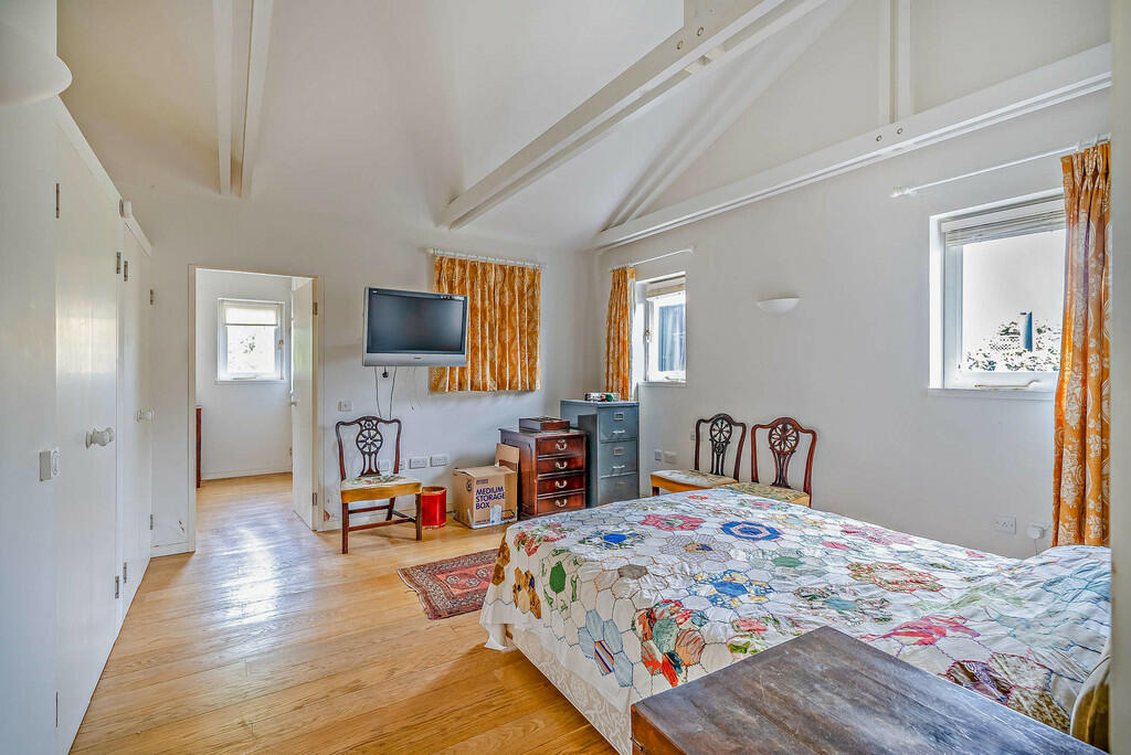 8593269-interior1...