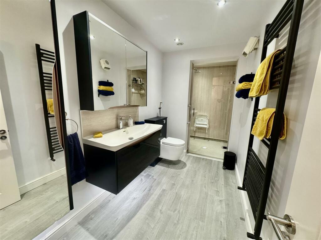SHOWER ROOM