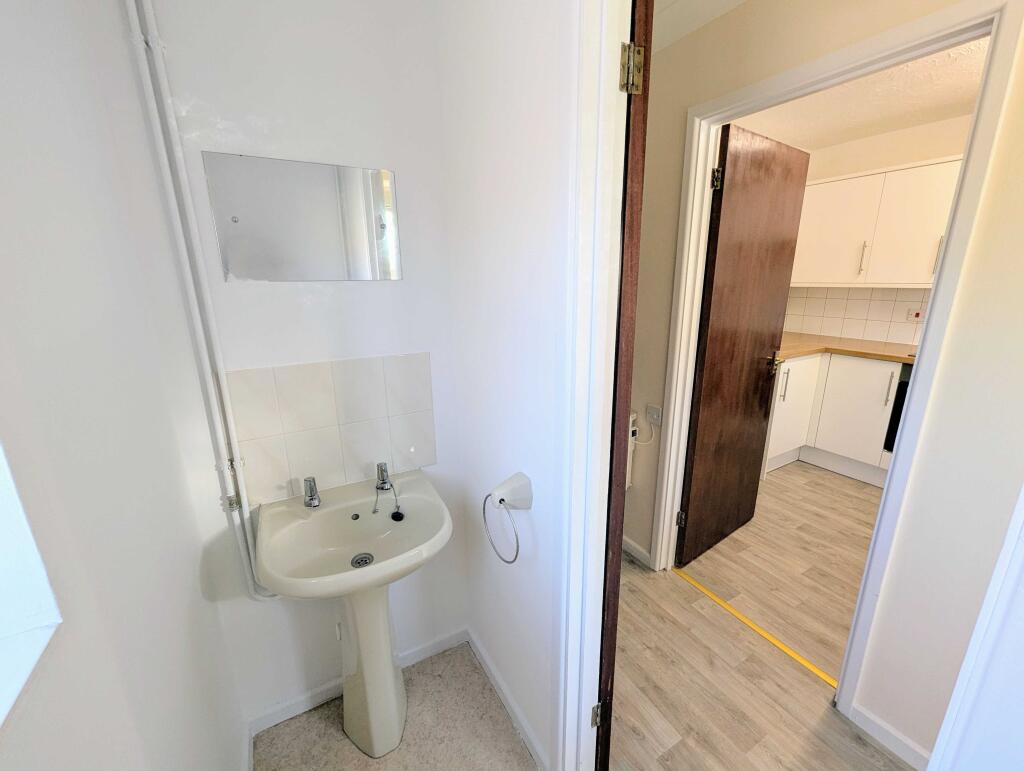 Cloakroom/wc