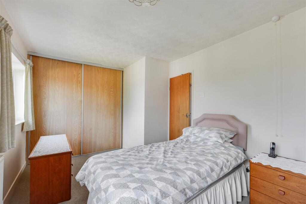 Bedroom 1_2.jpeg
