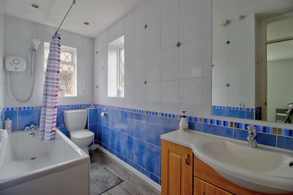 En-suite to Master Bedroom