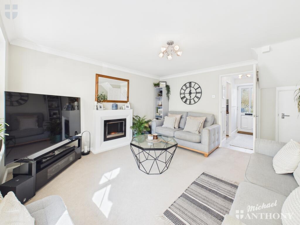 CAM03852G0-PR0216-STILL003