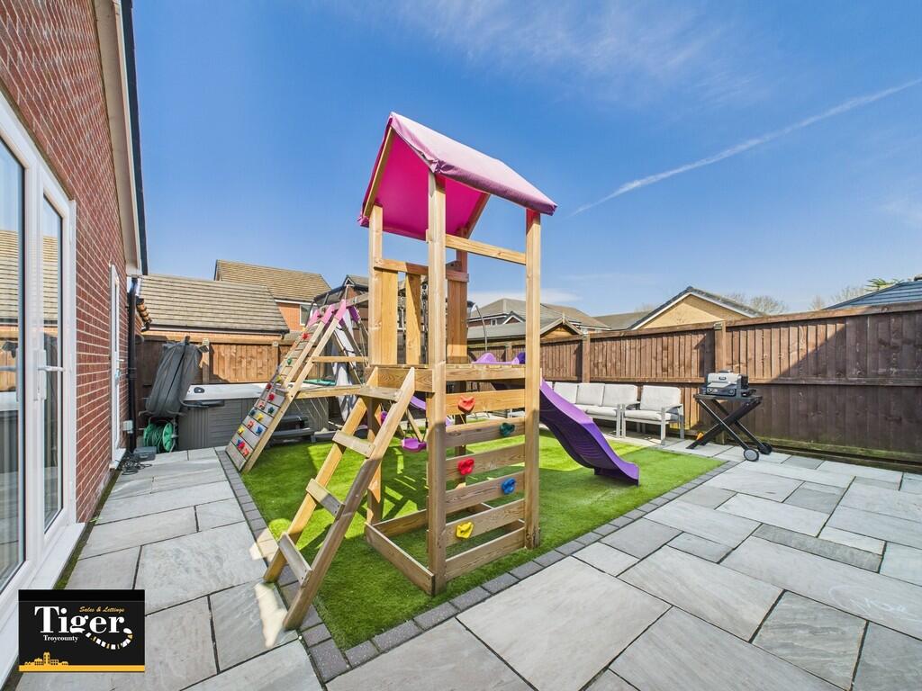 CAM02176G0-PR0537...