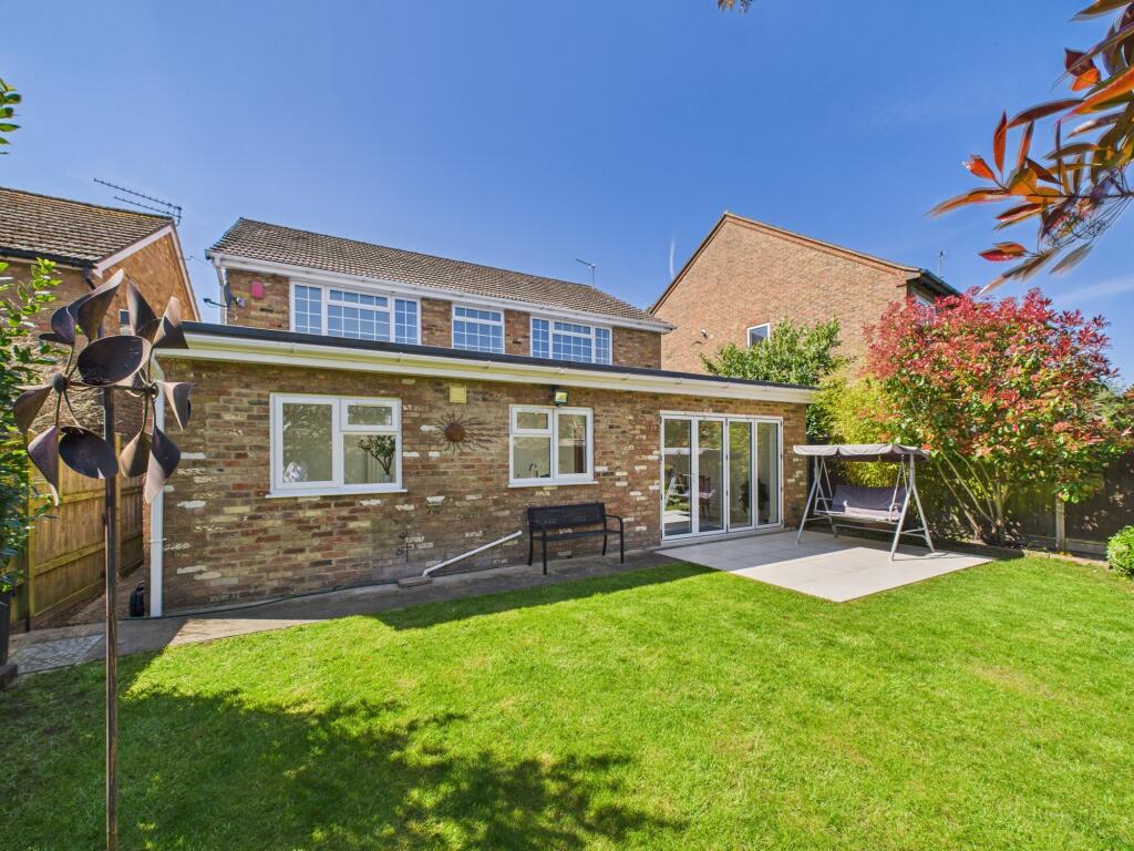 CAM02136G0-PR0375-STILL021