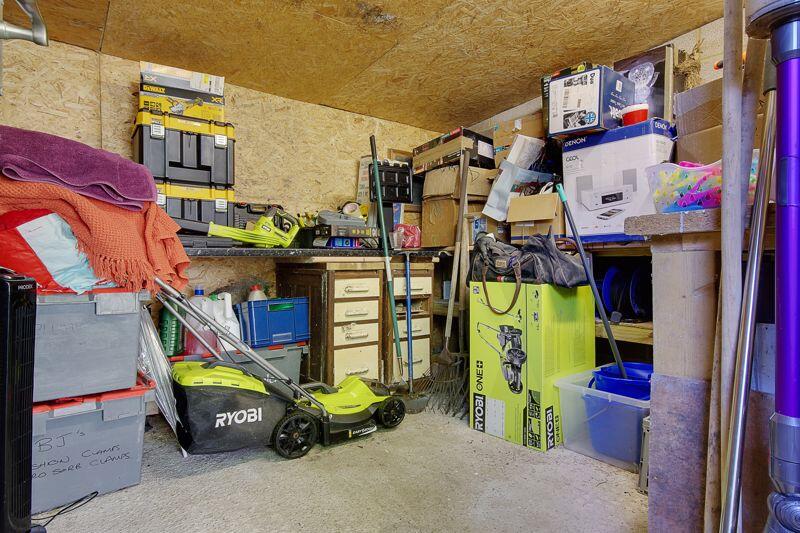 Outbuildings/Workshops