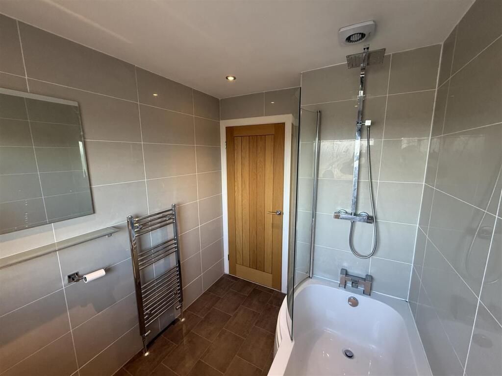 bathroom 2 .jpg