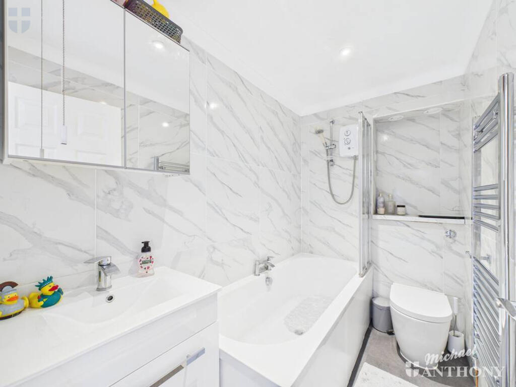 CAM03218G0-PR0809-STILL002-thumbnail-h750-70