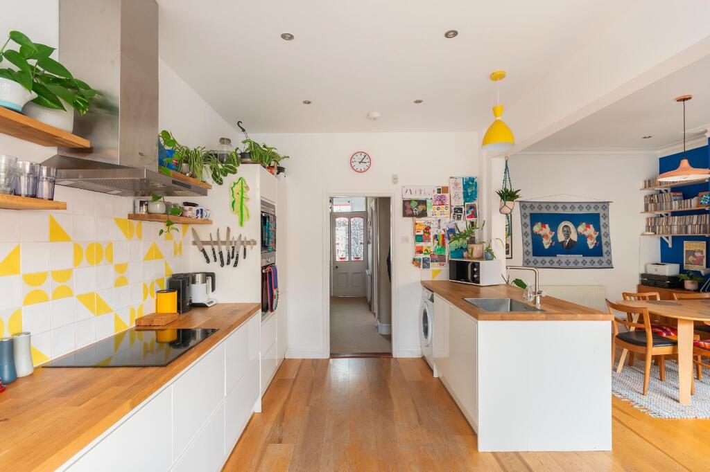 0R5RKE - KitchenSitting Room A.jpg