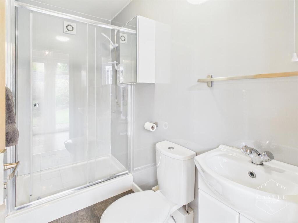 ANNEXE - SHOWER ROOM