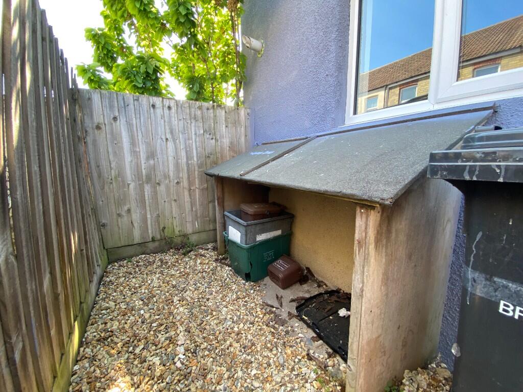 Bin Store