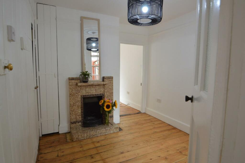 Dining room1.JPG