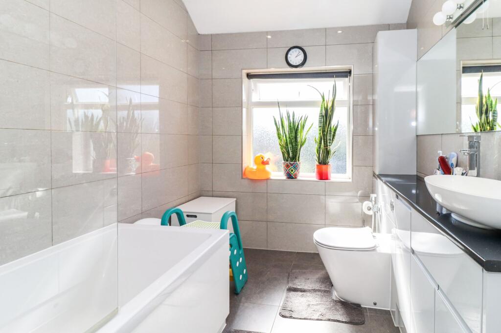 FAMILY BATHROOM