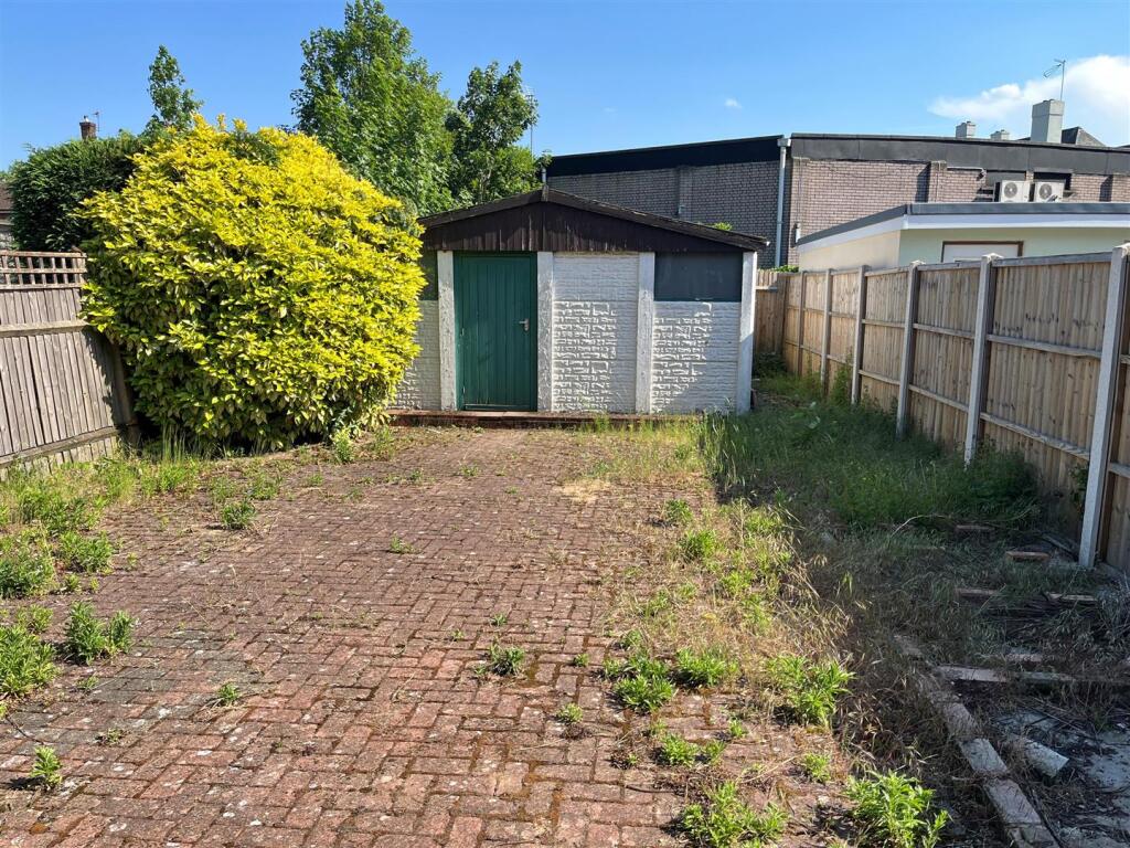 14 Pauline Crescent garden sunny.jpg