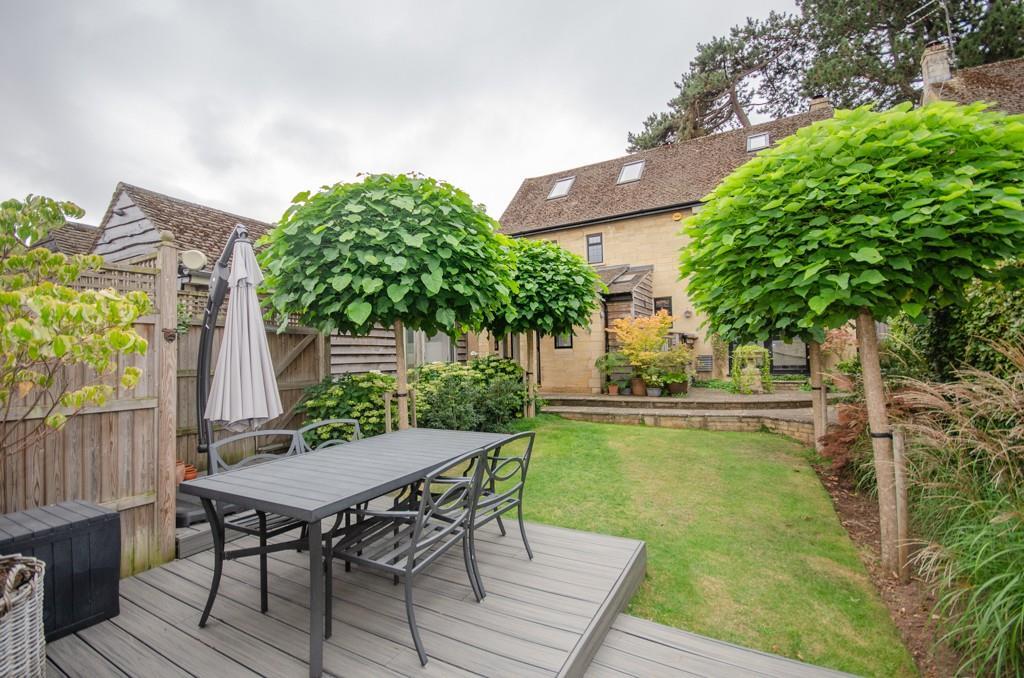 Rear garden pic 2.jpg