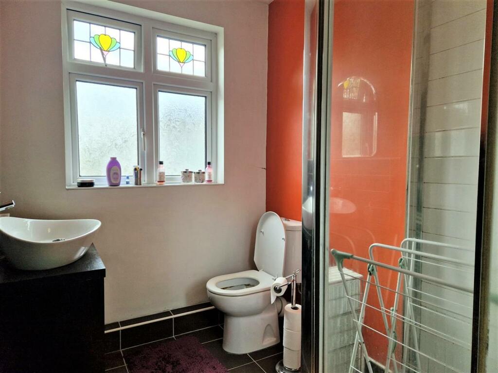Shower Room.jpg