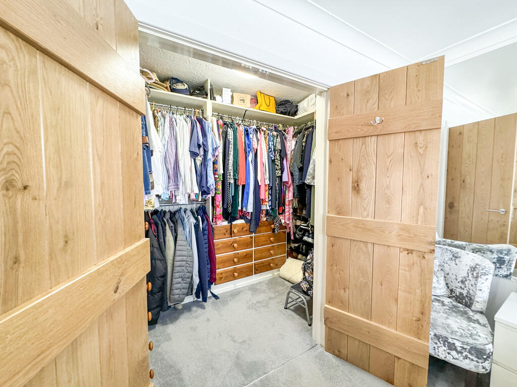 walk-in wardrobe