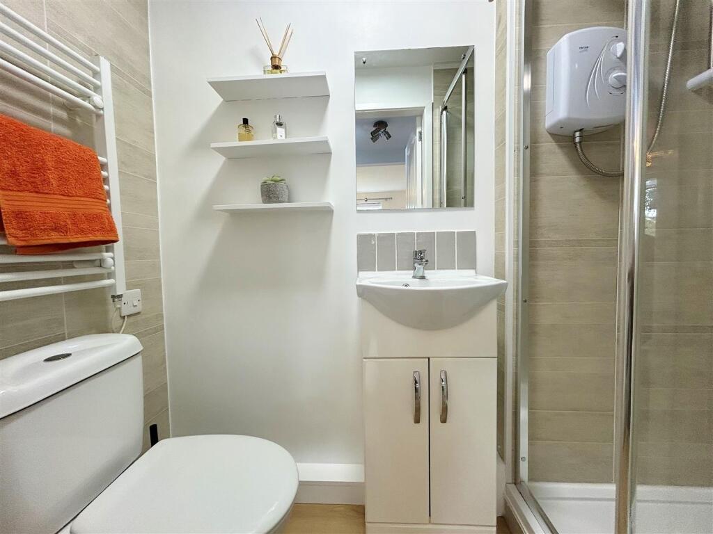 Shower Room.jpg