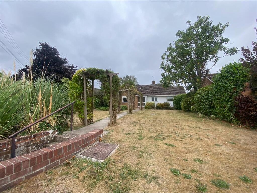 FRONT GARDEN