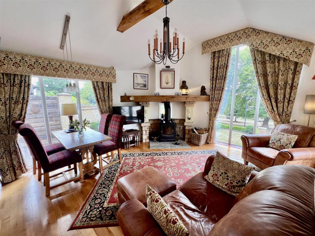Family Room.jpeg