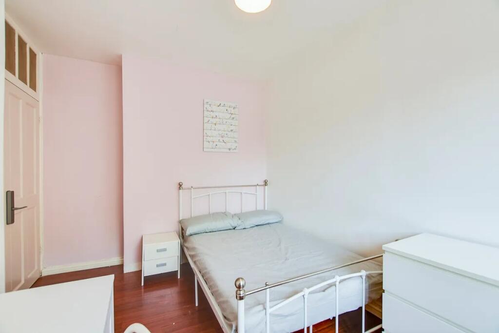 Bright and tidy double bedroom featuring a meta...