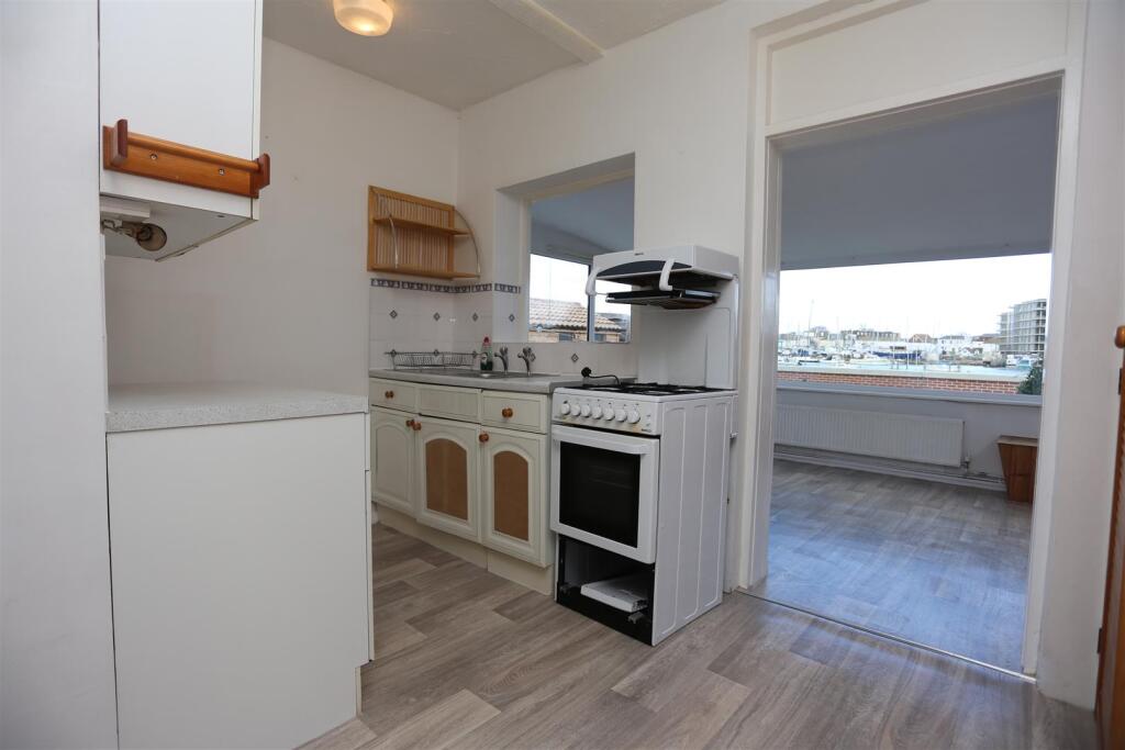 23 Riverside kitch.JPG