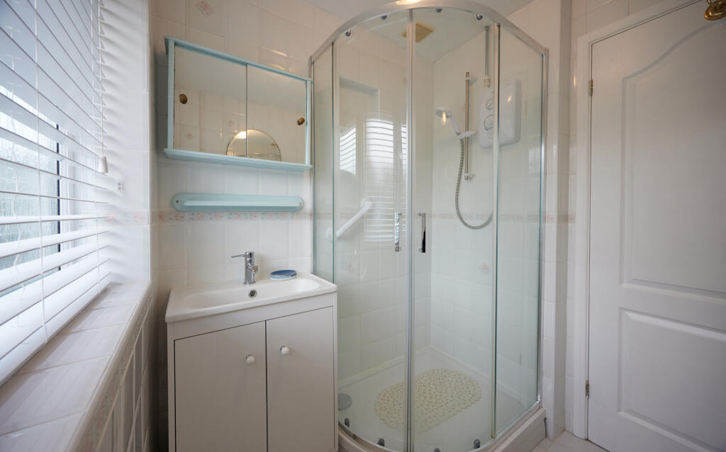 BATHROOM 3