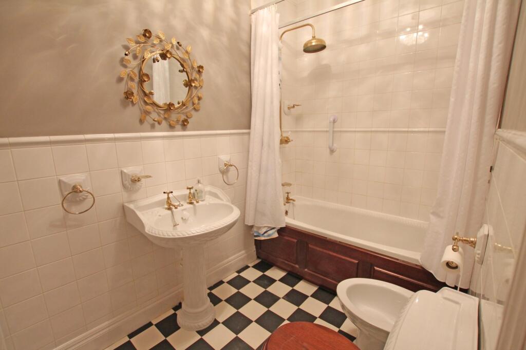 En Suite Bathroom